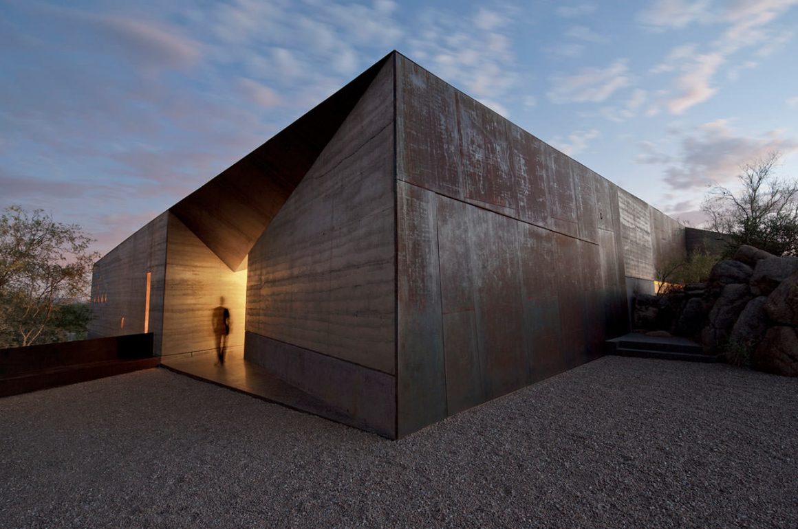 Desert Courtyard House by Wendell Burnette Architects