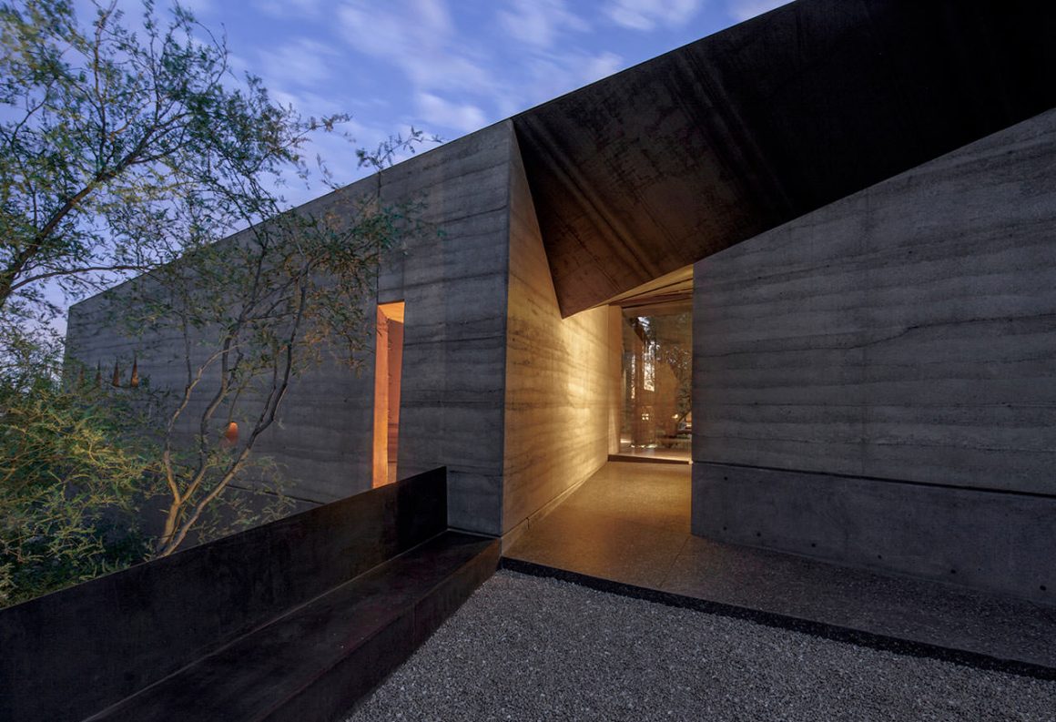 Desert Courtyard House by Wendell Burnette Architects 2