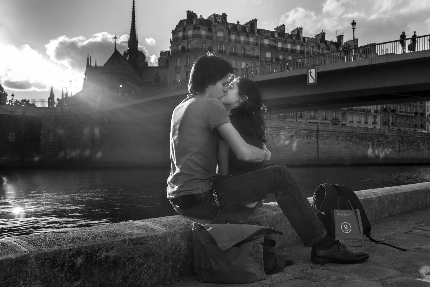 French Kiss – A Love Letter to Paris" by Peter Turnley - Design Father