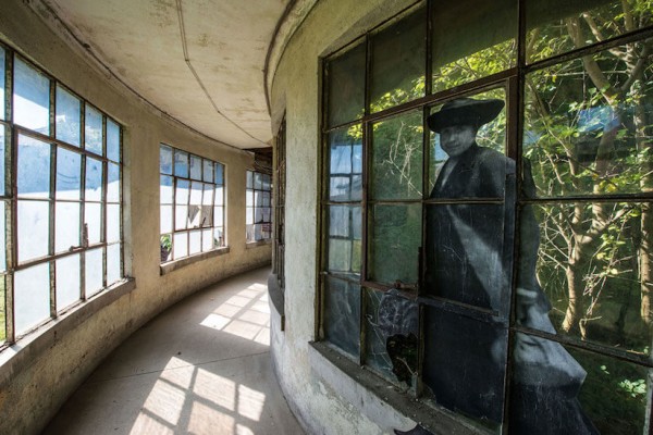 UNFRAMED Photo Exhibition in the abandoned Ellis Island Hospital by street artist JR 13