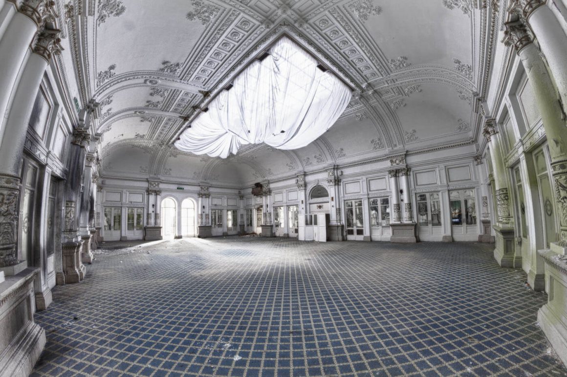 Inside the grand abandoned hotels of Europe by Thomas Windisch 10