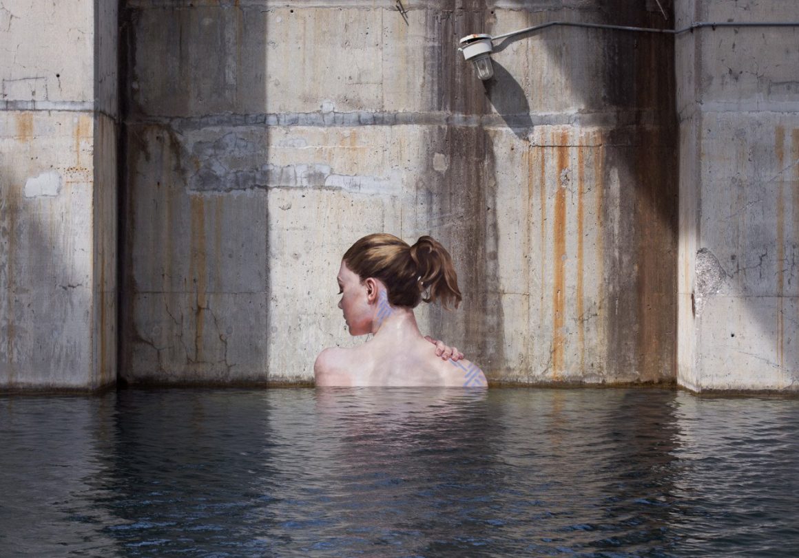 Hyper-realistic bathing ladies by surfer Hula 4