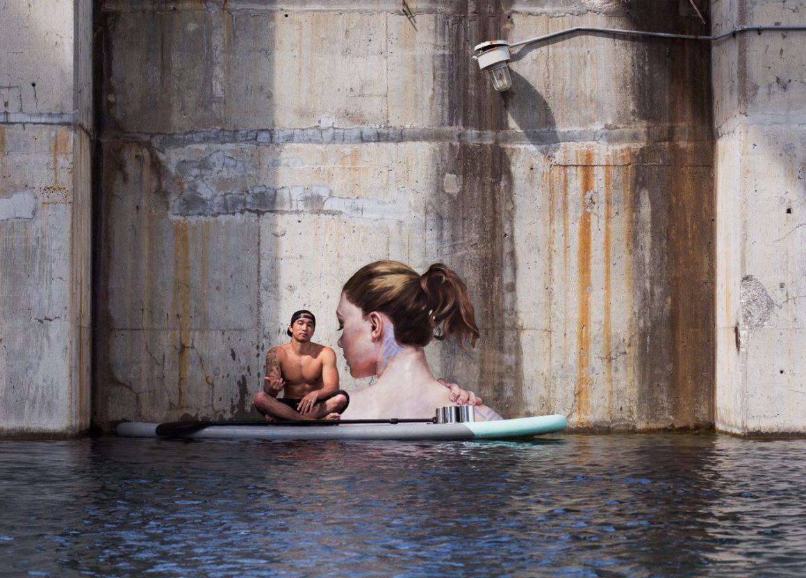 Hyper-realistic bathing ladies by surfer Hula 6