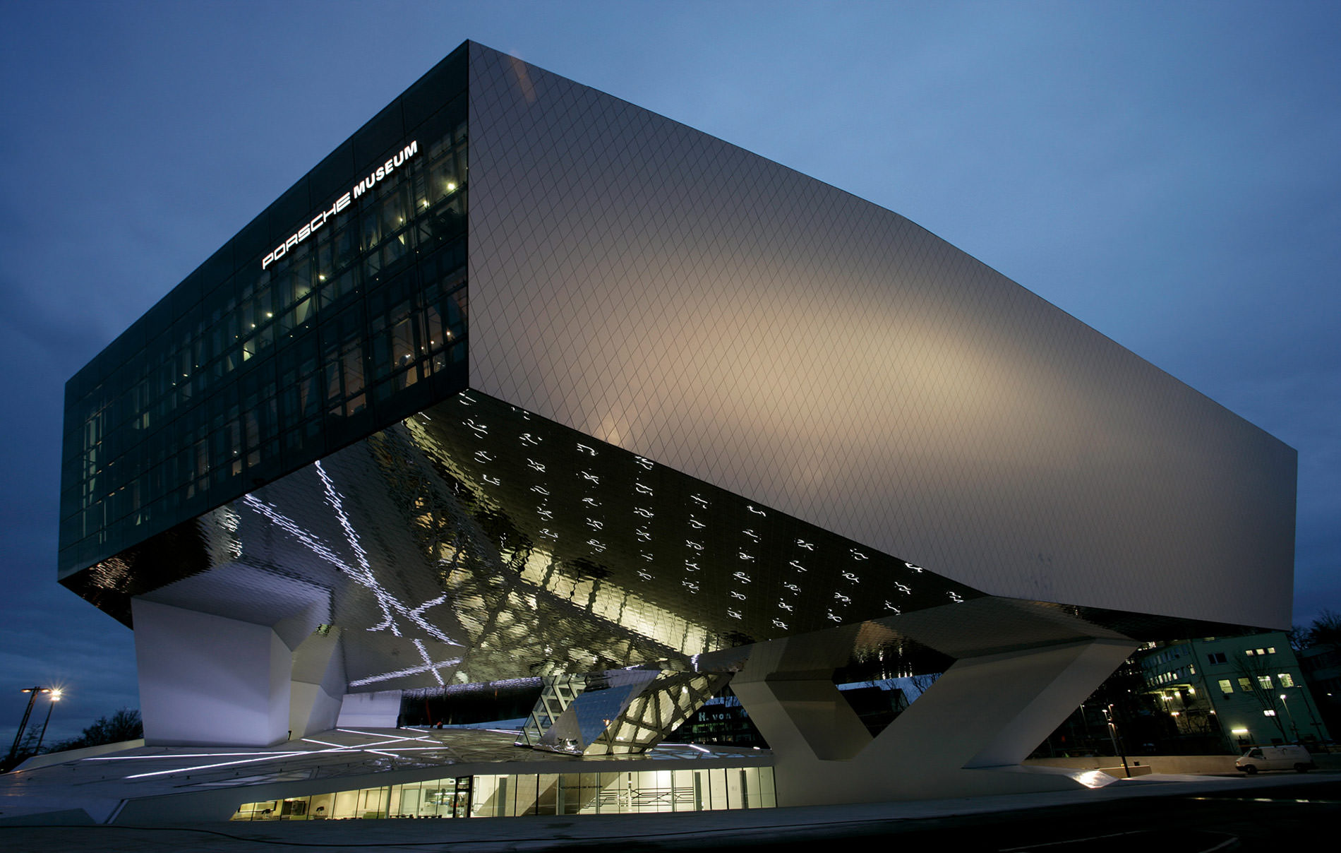 The Porsche Museum by Delugan Meissl, 4 of 9