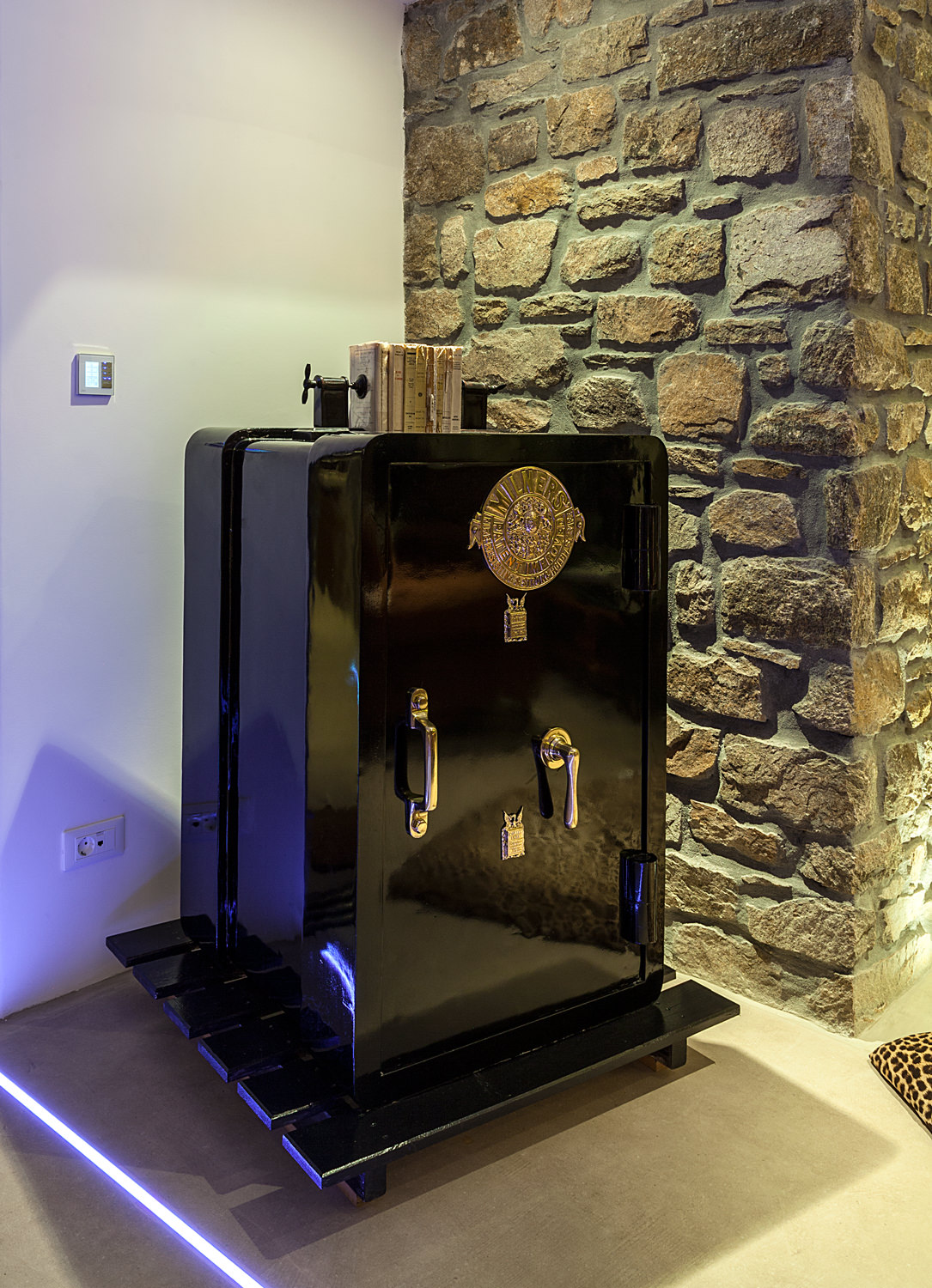 V Project Nicholas Frantzeskos - V Project by Nicholas Frantzeskos, 17 of 21